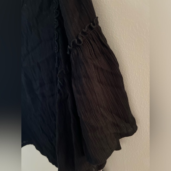 NWT: O’Neill Black Top with Ruffle Sleeve Detail - Picture 2 of 6